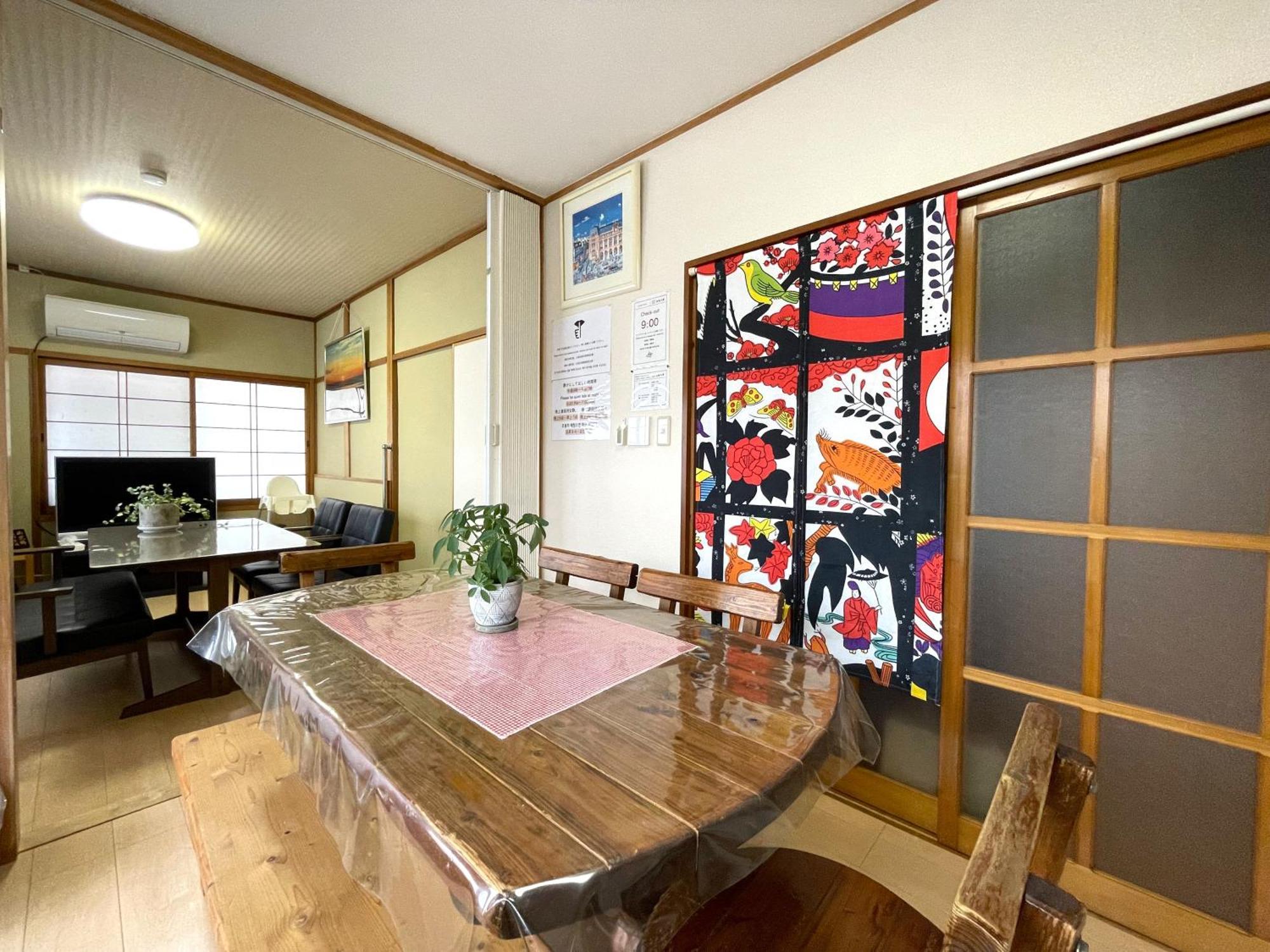Hotel 一軒家貸切り最大11人まで 114平米の平屋の和の家 駐車場2台無料 道後温泉や松山城へのアクセス抜群 Exterior foto