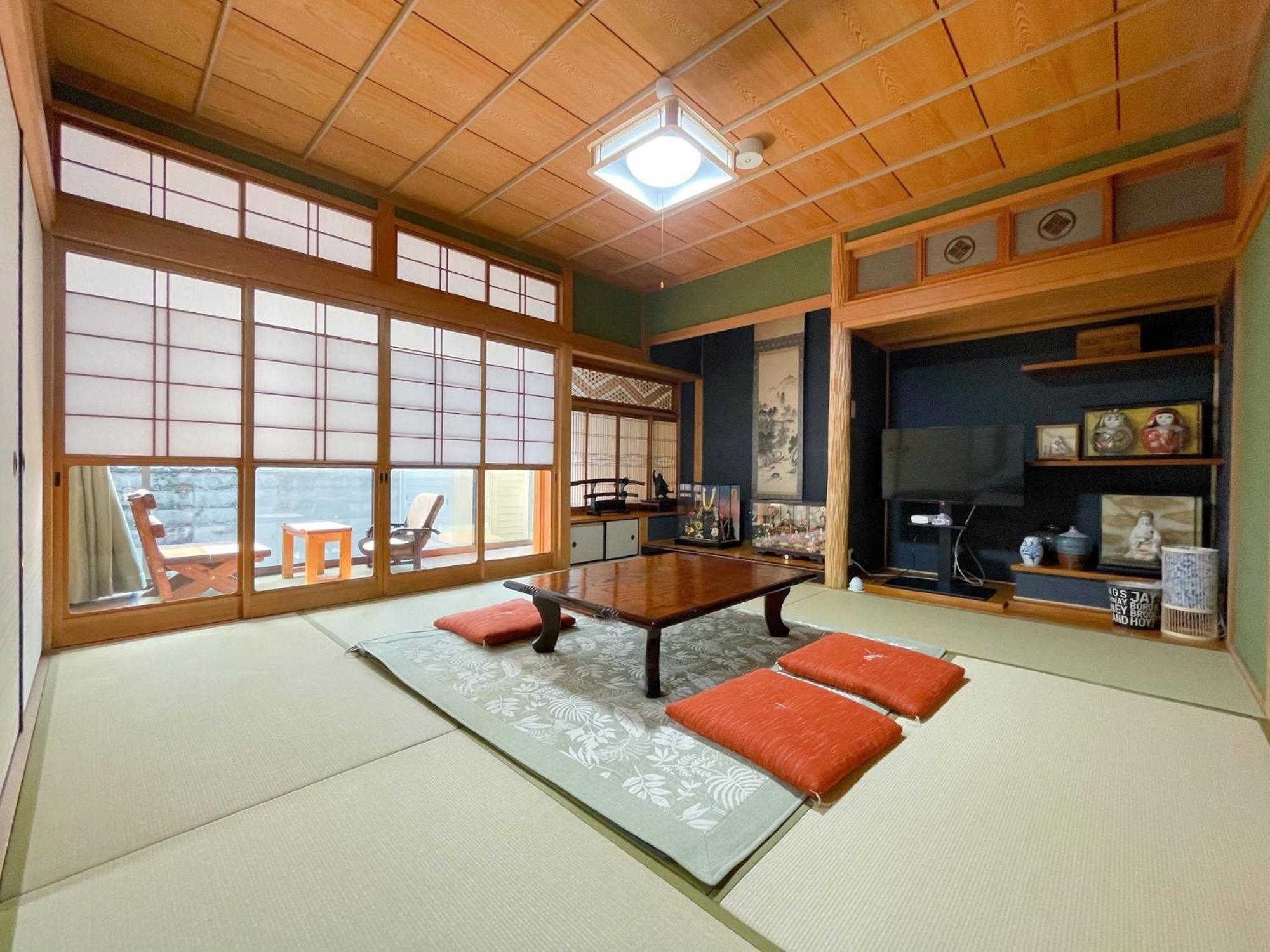 Hotel 一軒家貸切り最大11人まで 114平米の平屋の和の家 駐車場2台無料 道後温泉や松山城へのアクセス抜群 Exterior foto
